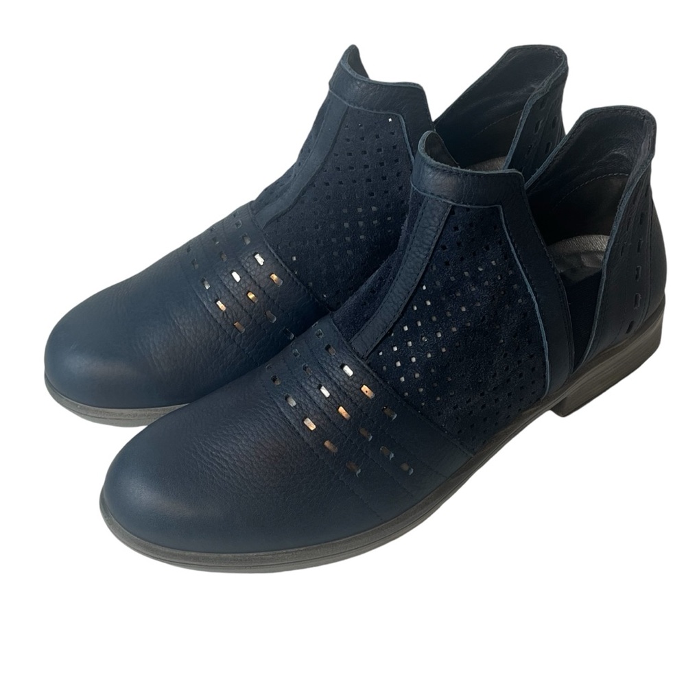 NAOT rivotra suede/nubuck/leather bootie - Navy
